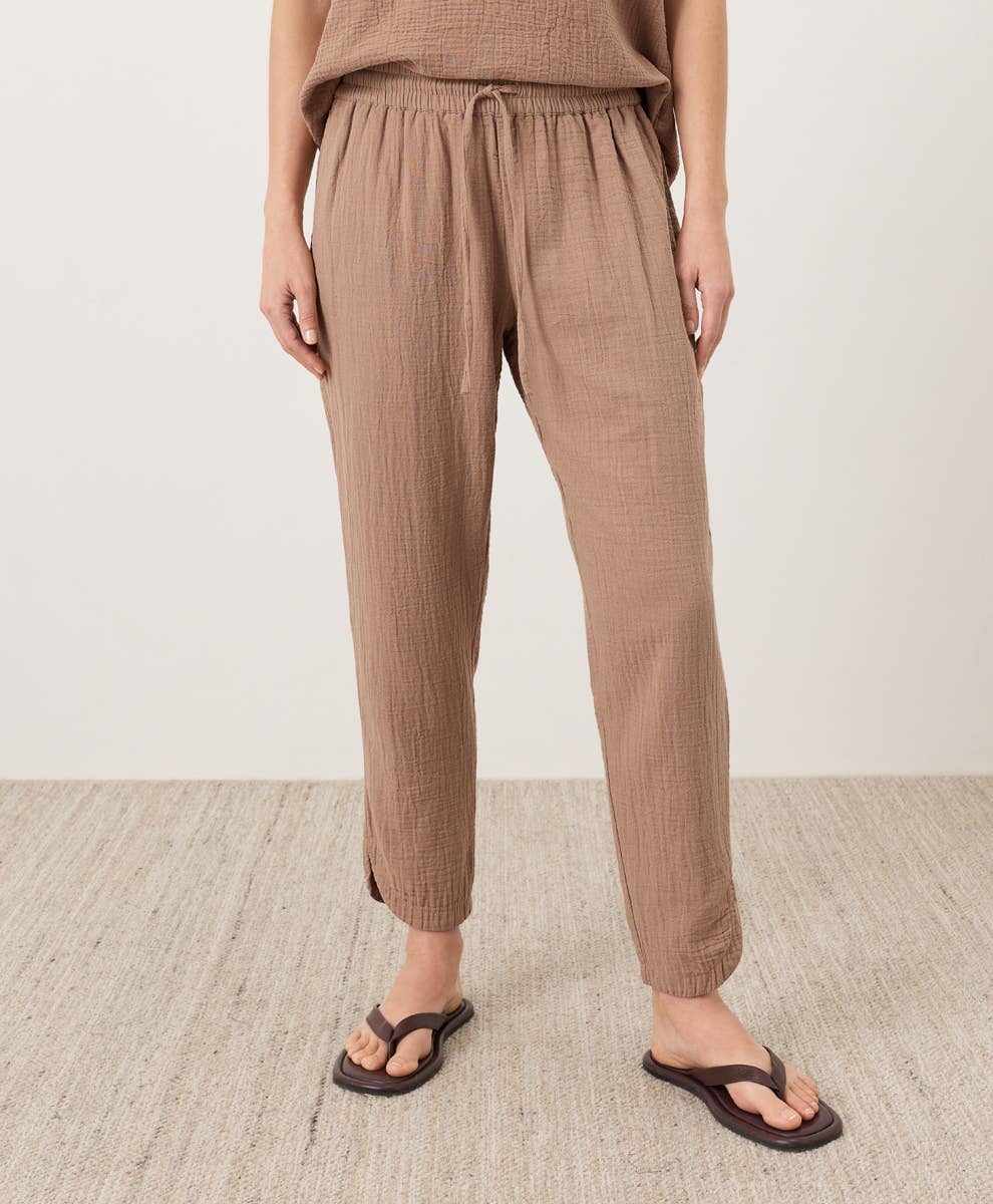 Pact - Women's Coastal Double Gauze Tapered Pull-On Pant: Jet Black / Extra Small