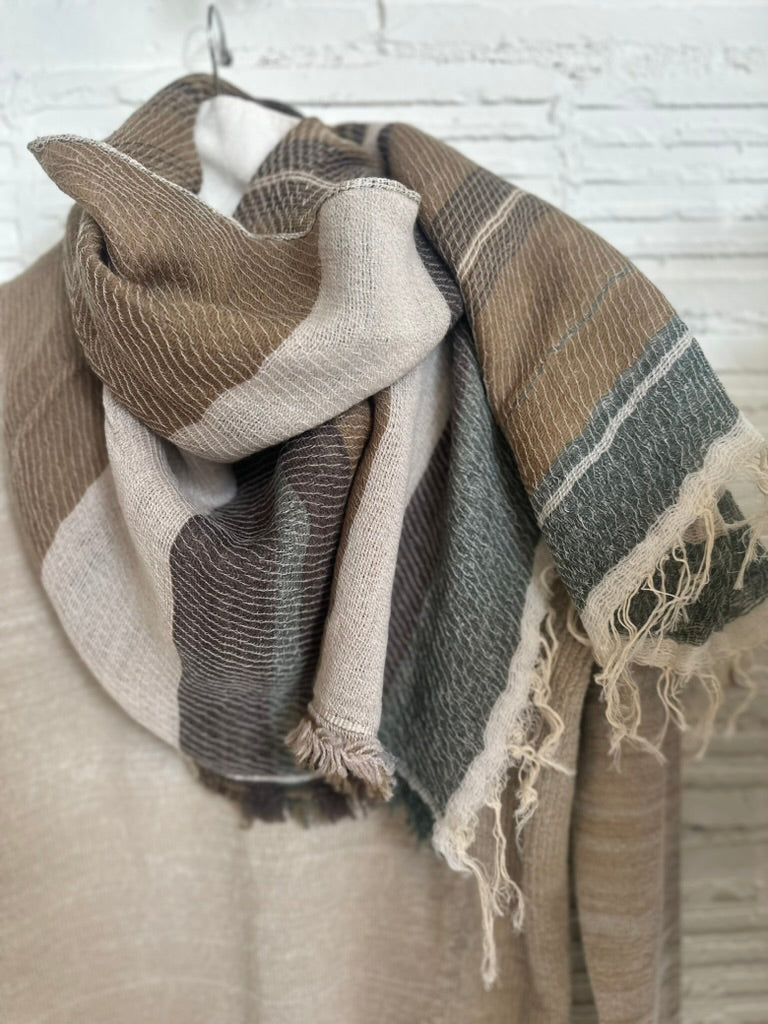 Roots Fluff Small Scarves by Tamaki Niime