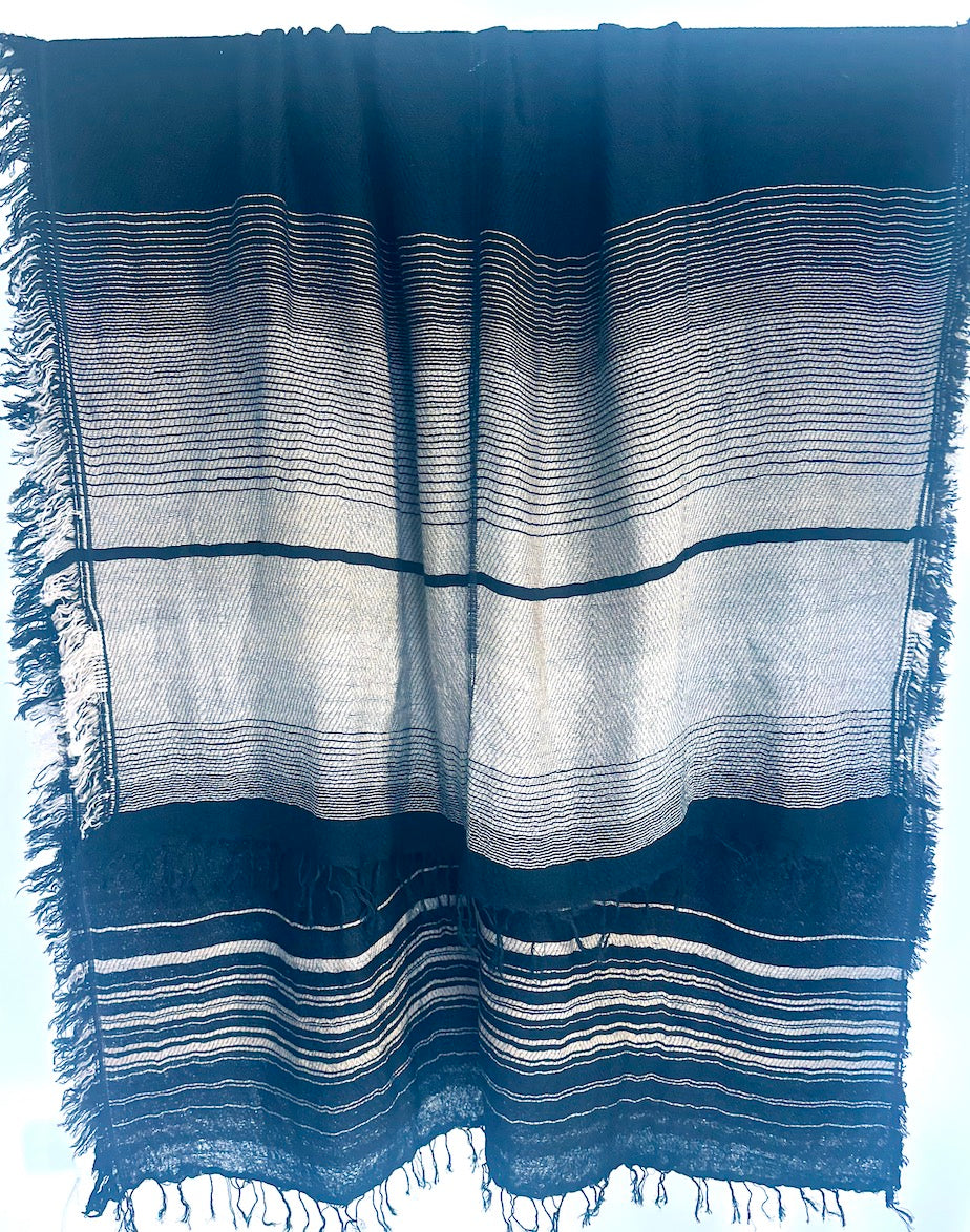 Large Roots Fluff shawl by Tamaki Niime