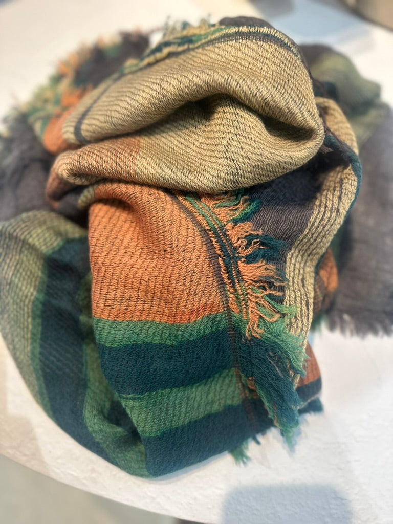 Middle Fluff Roots Square Shawl Cotton and Wool heaven