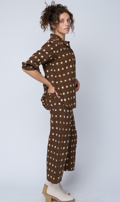 and for Good - Good Boyfriend Shirt with Mandarin Collar - Ikat Squares Mocha: Mocha / L/XL