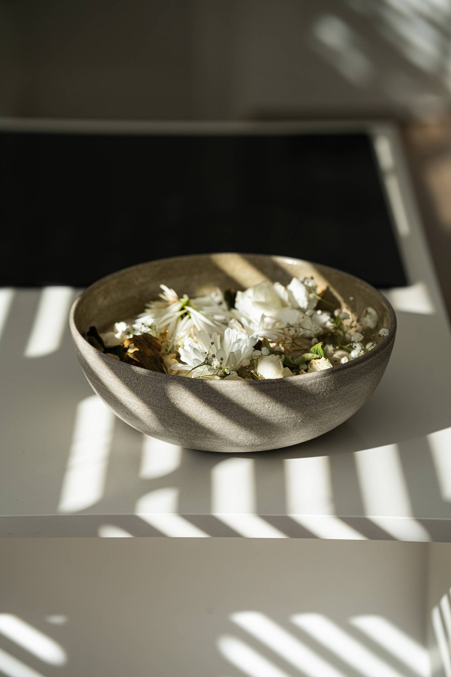 Creating Comfort Lab - Stoneware Large Bowl "Concrete" | Centerpiece Bowl