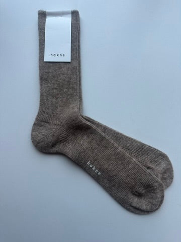 NISHIGUCHI KUTSUSHITA - HK0601 Suri Alpaca Ribbed Socks  S/M: Brown / M (USM7-9/USW8-10/EUR40-43)