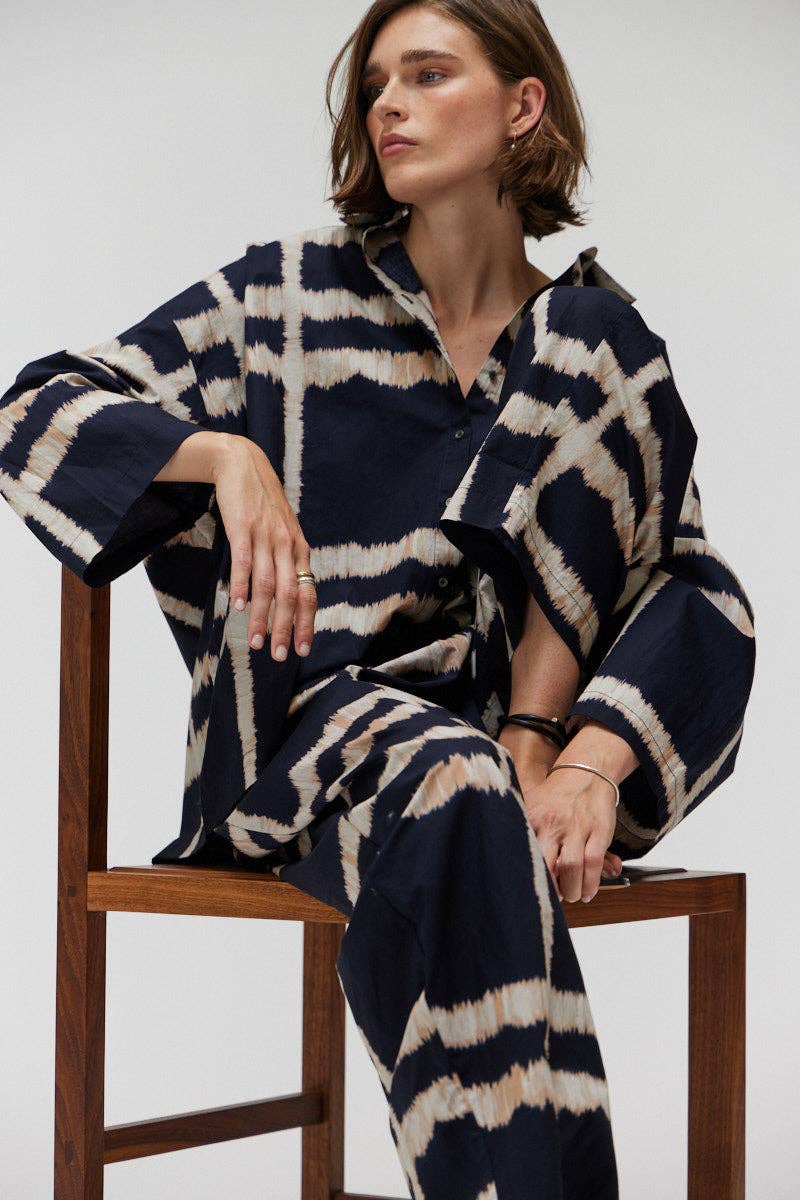 there. elsewhere - Oversized Cotton Print Shirt: Ink / Small/Medium