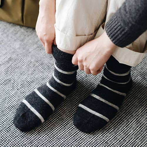 NISHIGUCHI KUTSUSHITA - NK0703 Mohair Wool Border Socks: Beige / M (USM7-9/USW8-10/EUR40-43)