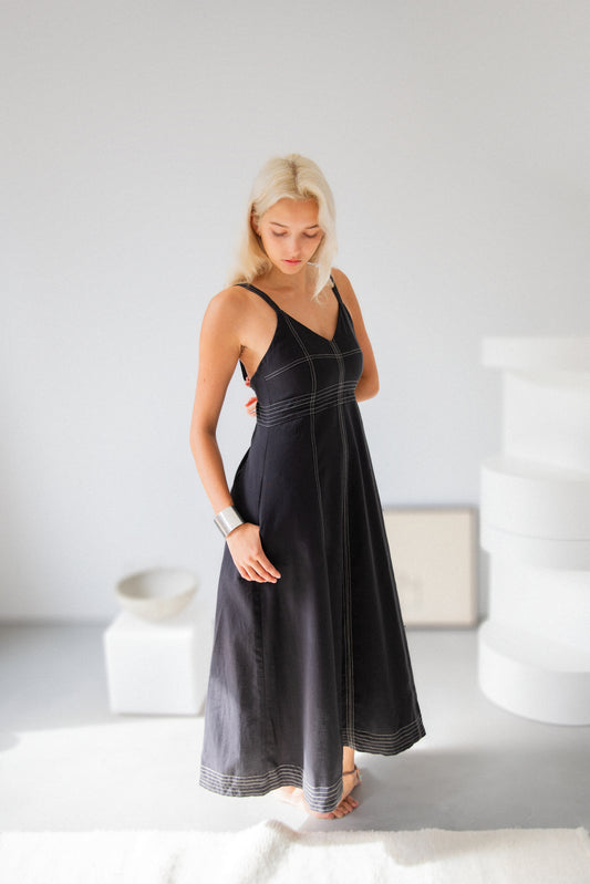 Evie Maxi Dress - Black: Black / M-L