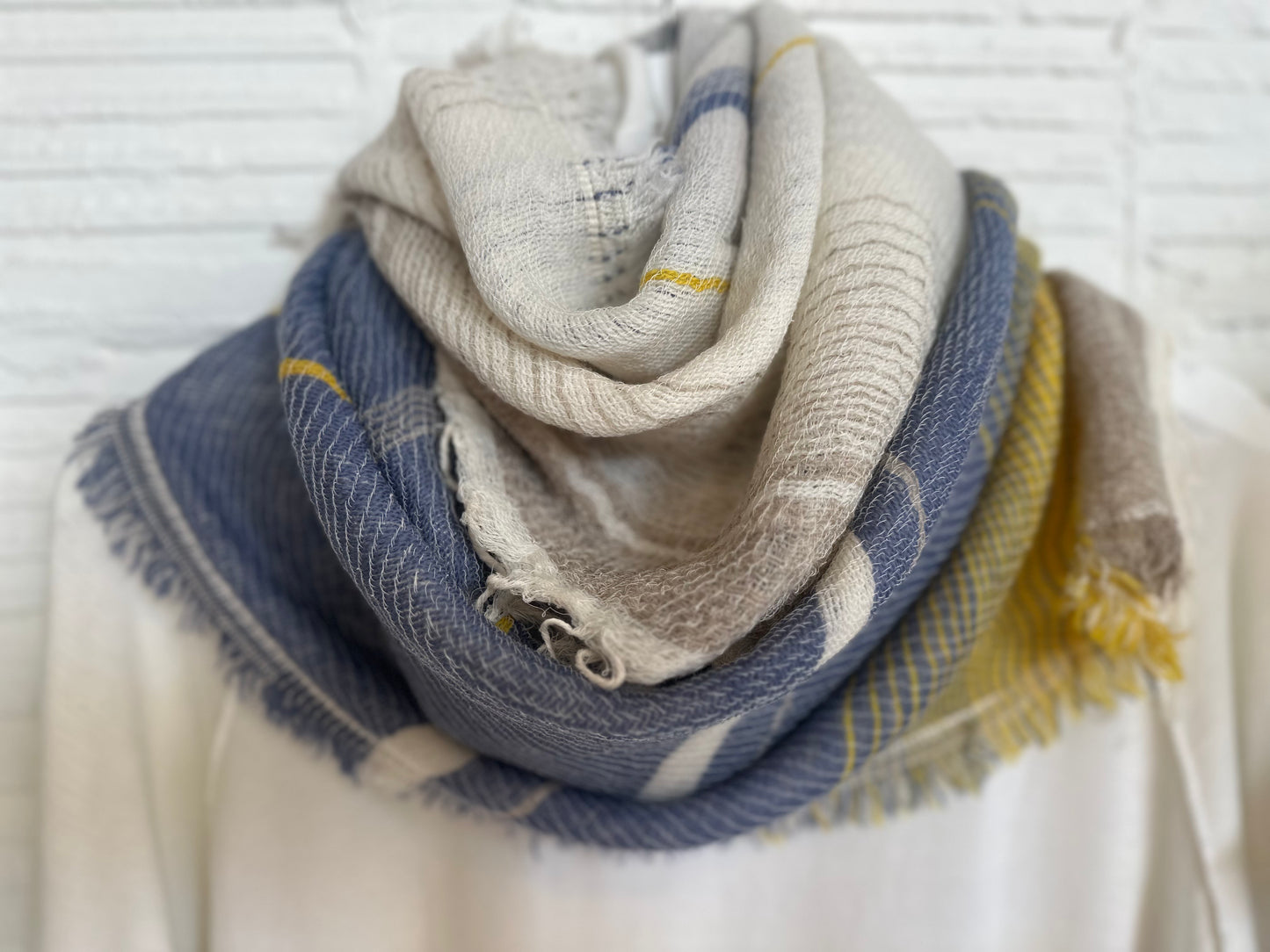 Roots Fluff Small Scarves by Tamaki Niime