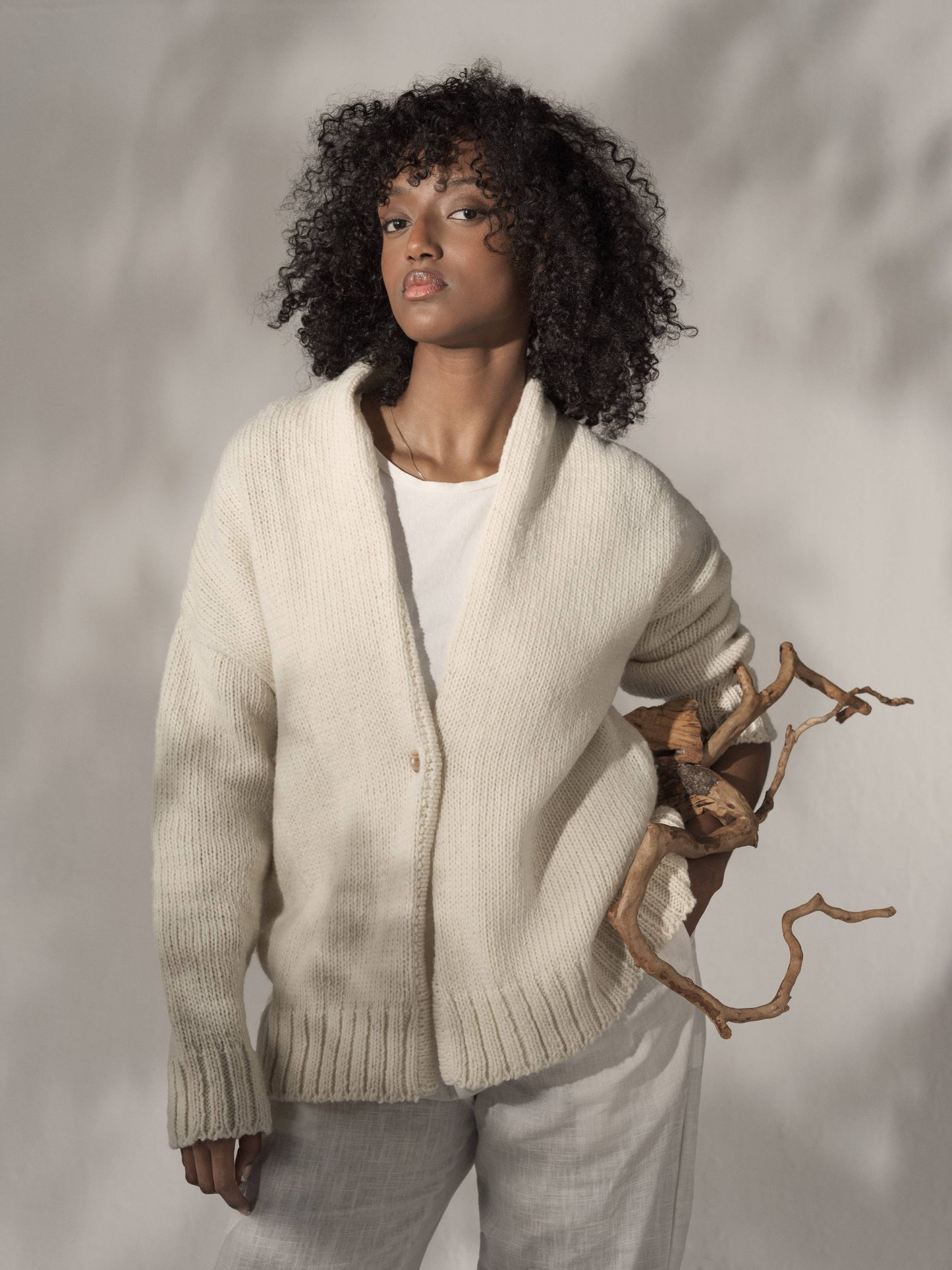 CECILIA SÖRENSEN - 900 CARDIGAN - Artisan Undyed Wool Spain: Natural white / M/L