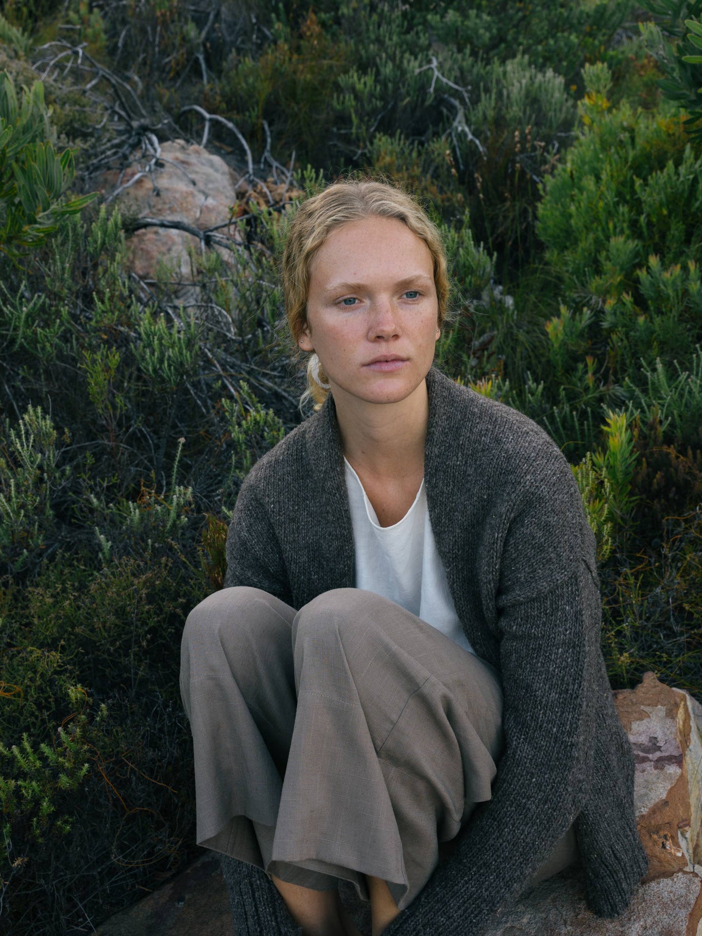 CECILIA SÖRENSEN - 900 CARDIGAN - Artisan Undyed Wool Spain: Natural white / M/L