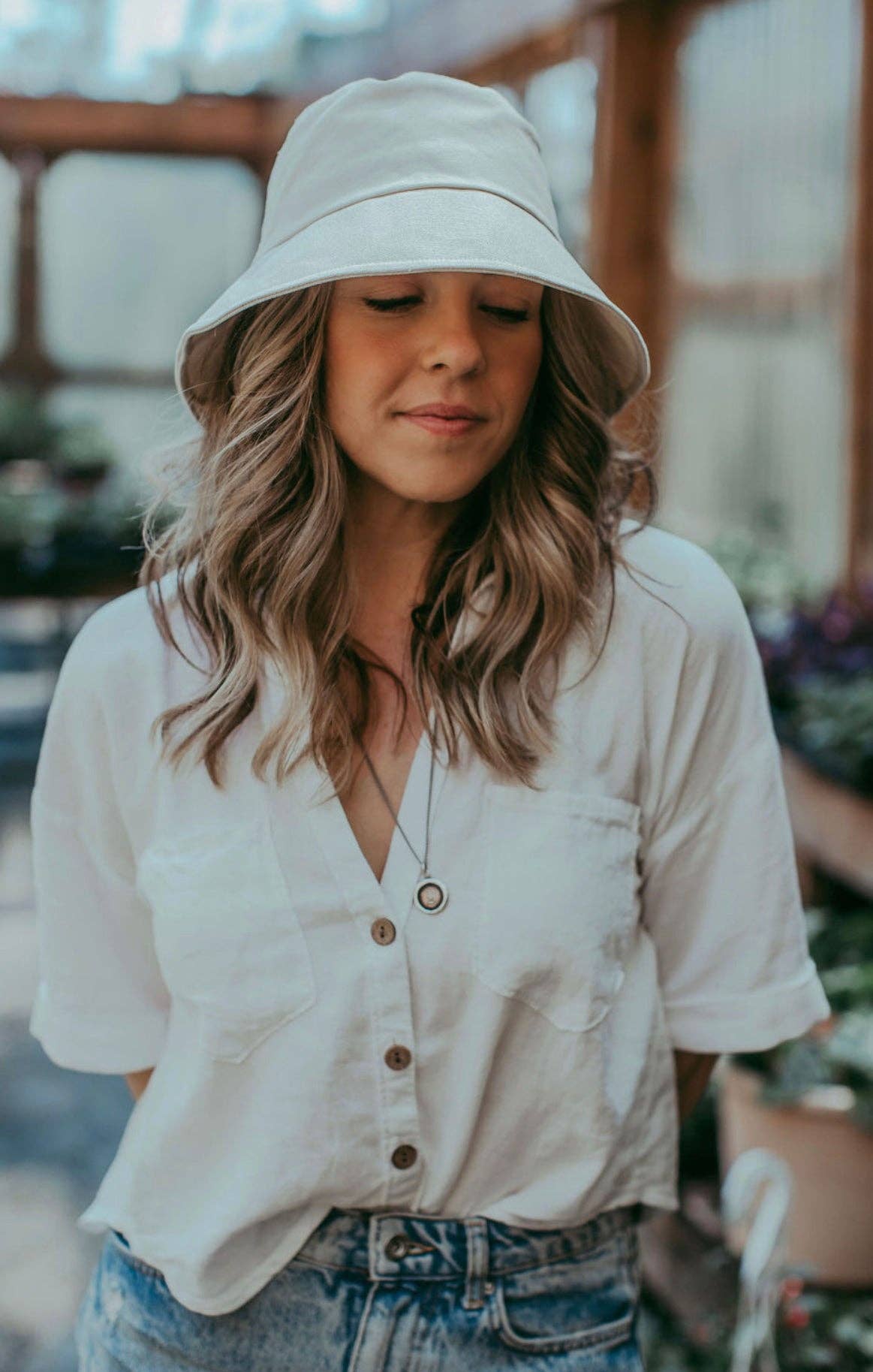 WEST VON - Brady | Short Brim Bucket Hat: Cream / Small