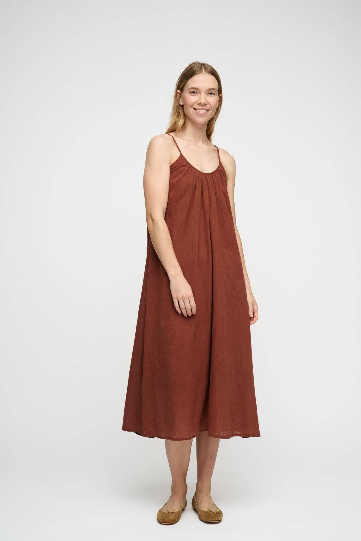 moshi moshi mind - Cave dress gauze: Dark terracotta / S