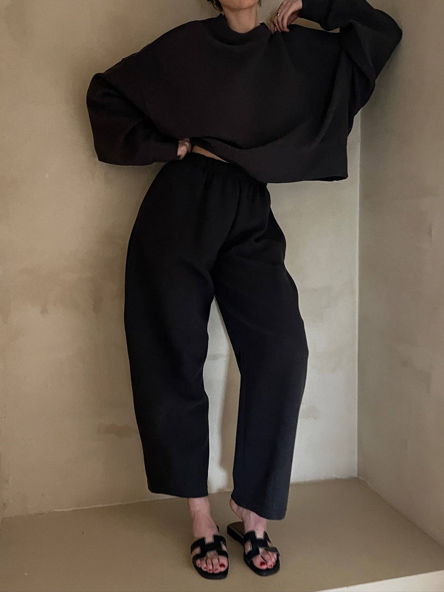 Camryn Rippled Cotton Curve Pant: Soft Onyx