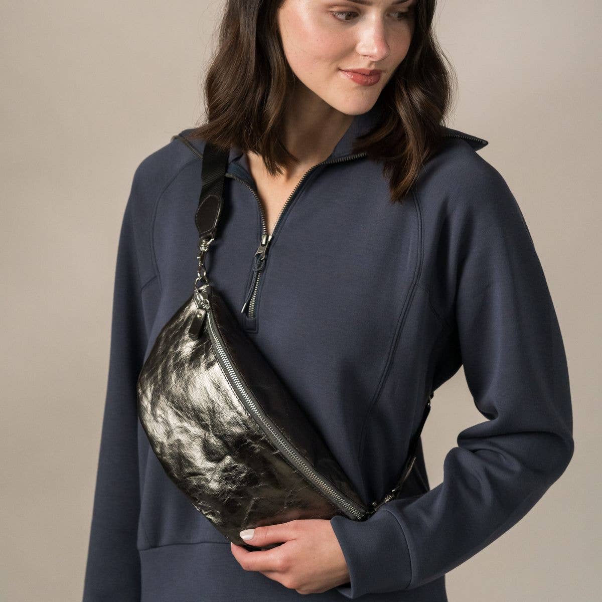Uashmama - SLING BODY BAG: Woven Black