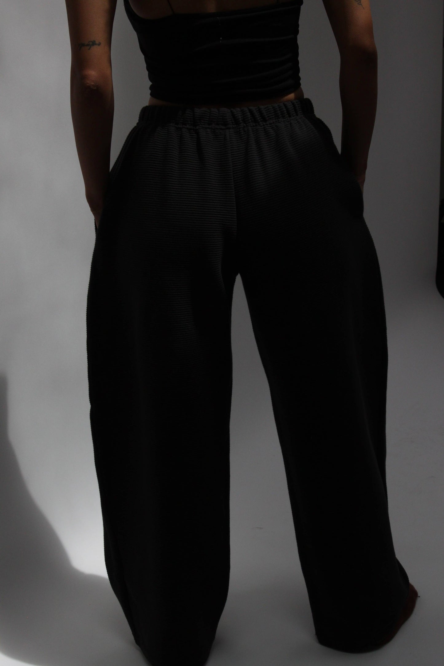 Camryn Rippled Cotton Curve Pant: Soft Onyx