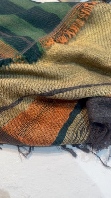 Middle Fluff Roots Square Shawl Cotton and Wool heaven