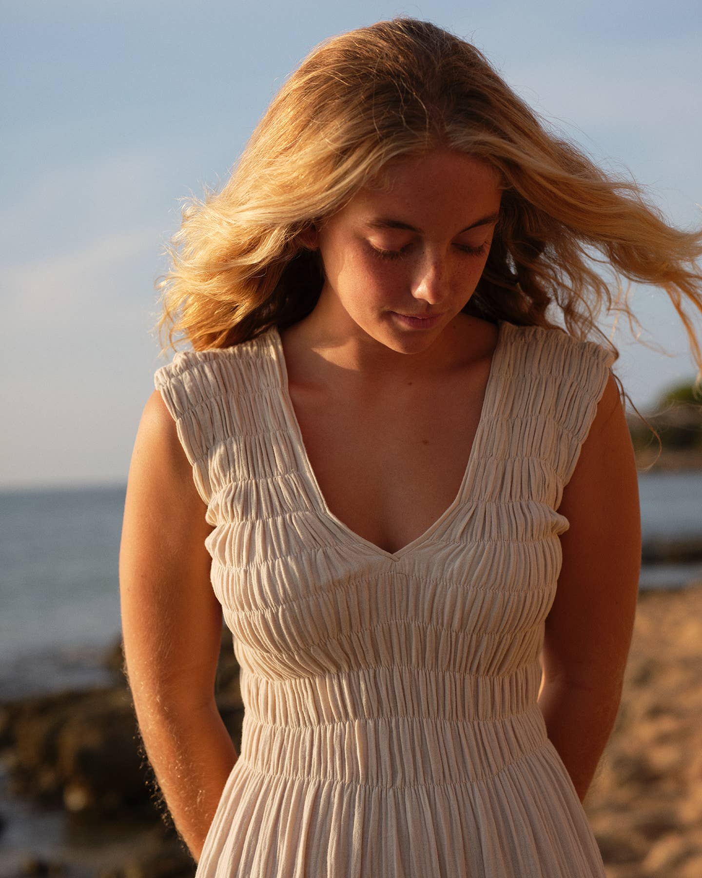 CECILIA SÖRENSEN - 736 ALBAZER V-neck dress in organic cotton muslin: Khaki