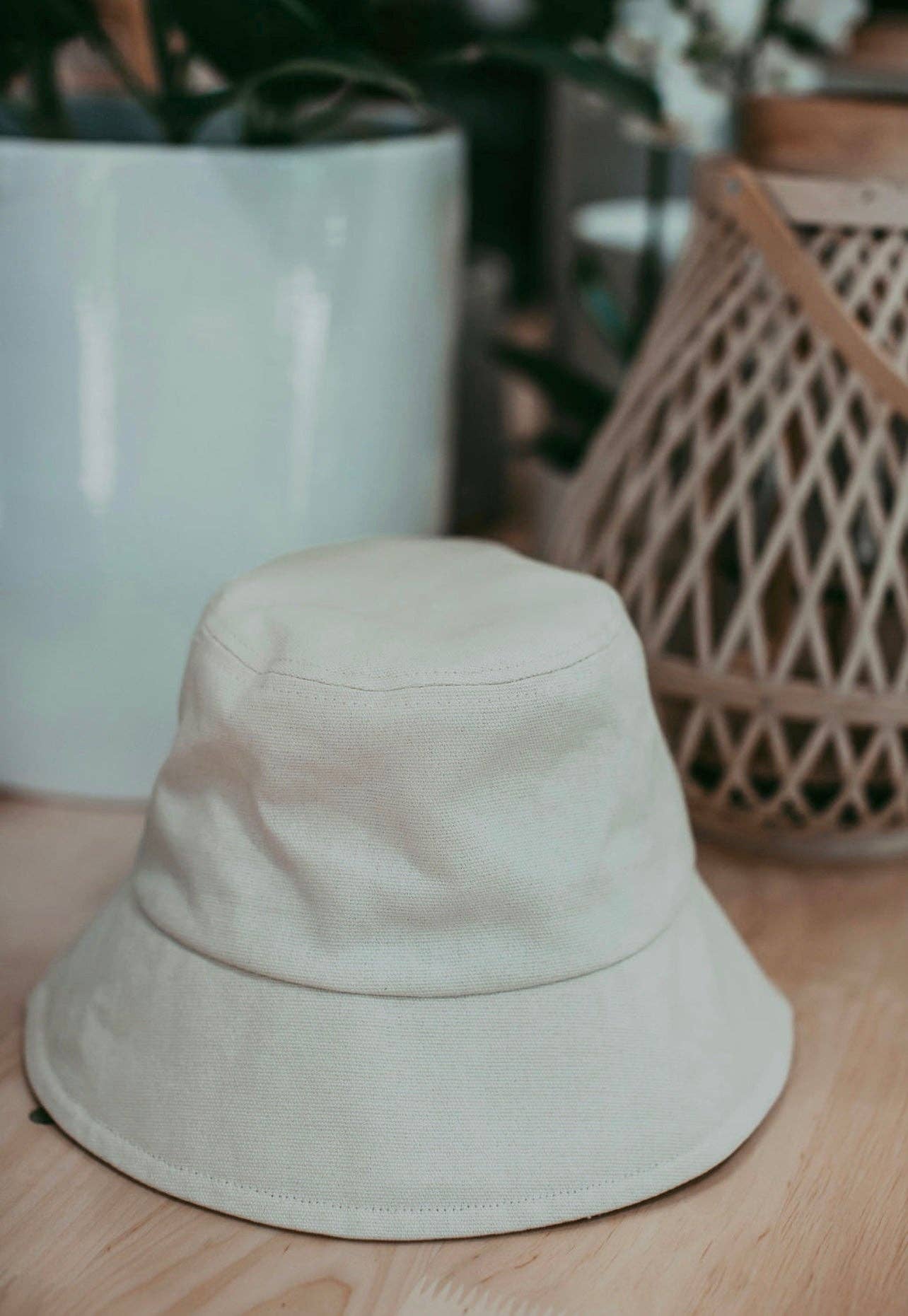 WEST VON - Brady | Short Brim Bucket Hat: Cream / Small