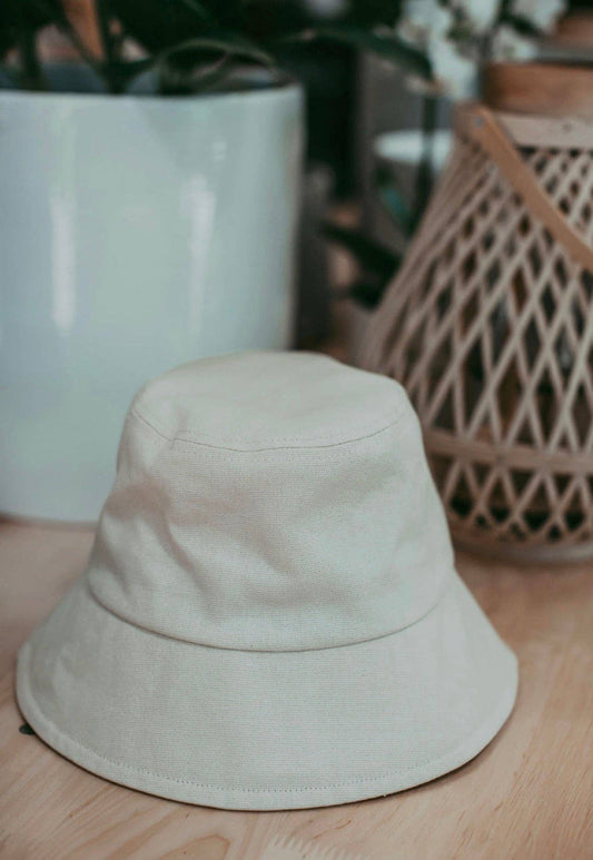 WEST VON - Brady | Short Brim Bucket Hat: Cream / Small
