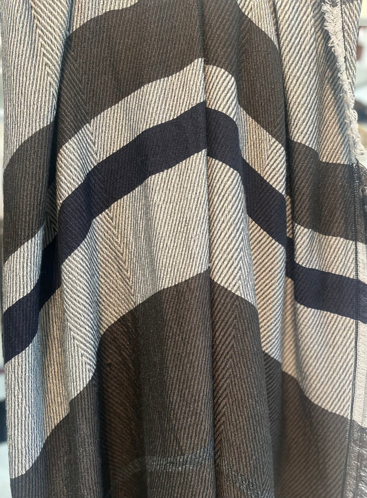 Large Roots Fluff shawl by Tamaki Niime