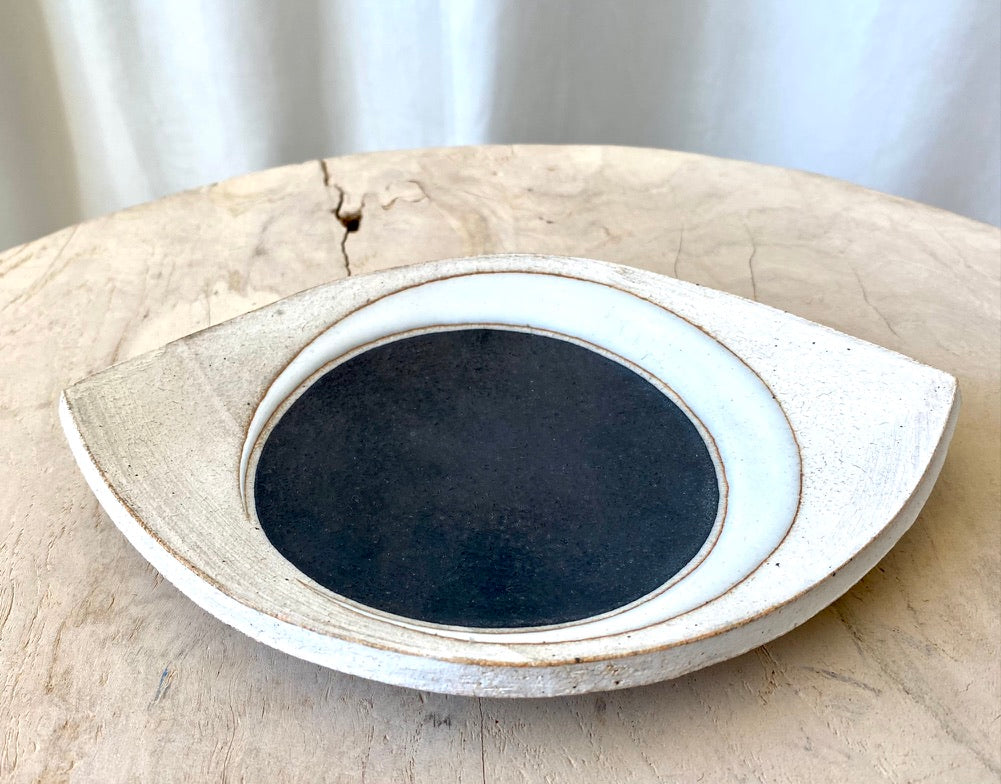 Mquan Medium Dish Eye: Crescent Indigo