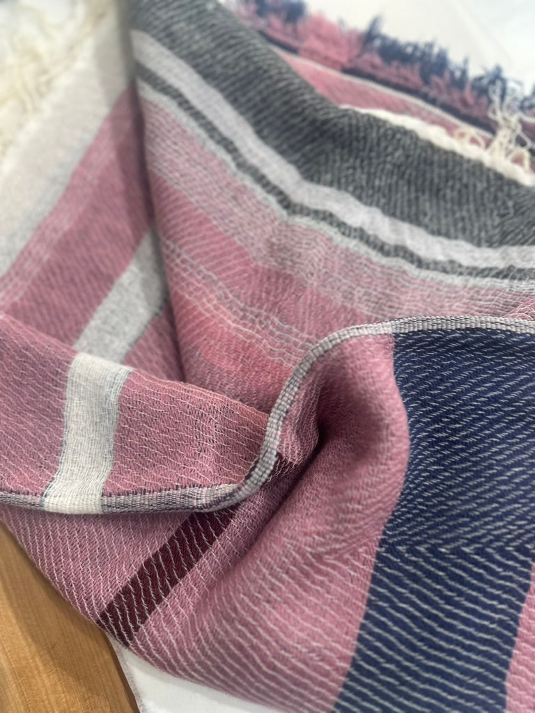 Middle Fluff Roots Square Shawl Cotton and Wool heaven