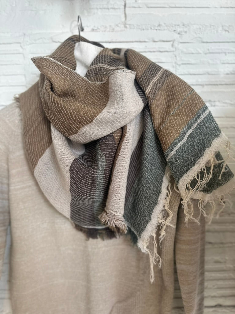 Roots Fluff Small Scarves by Tamaki Niime