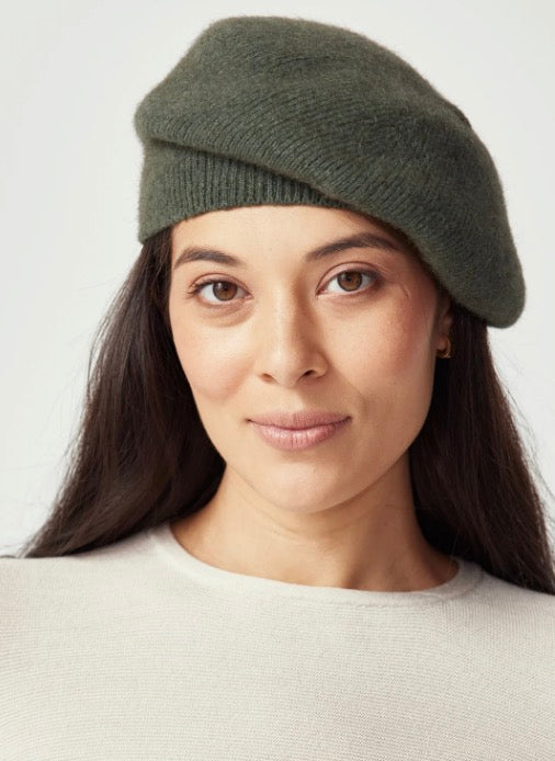 Mia Beret from New Zealand