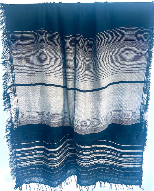 Large Roots Fluff shawl by Tamaki Niime