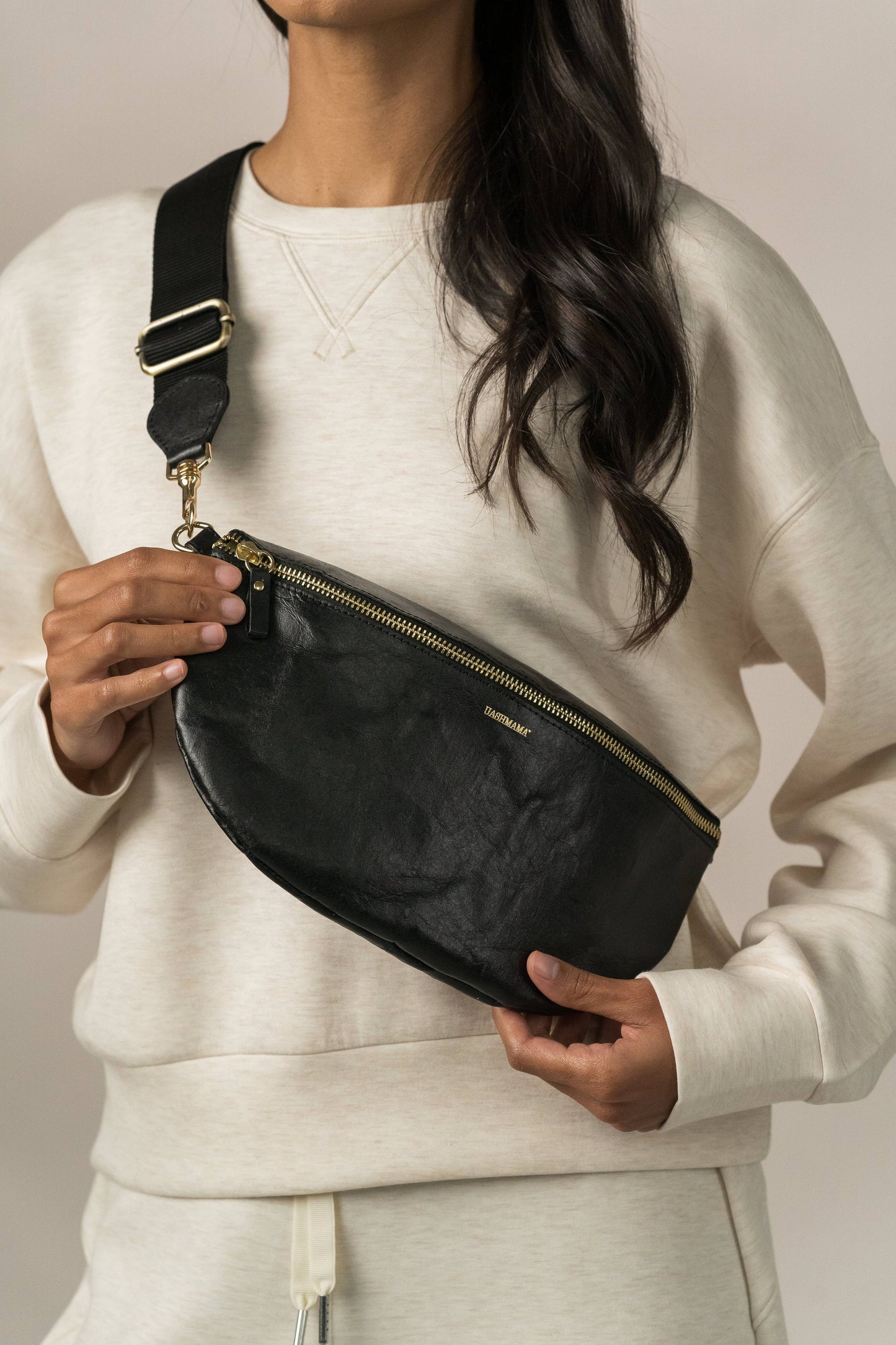 Uashmama - SLING BODY BAG: Woven Black