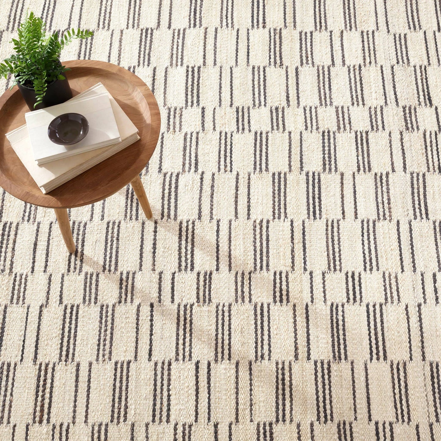 Leni Handwoven Jute Rug | Oatmeal: 2' x 3'
