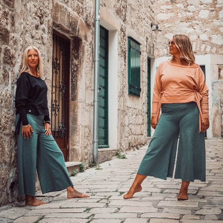 Soul Factory - Organic Cotton Sweater Knot - Black: S/M