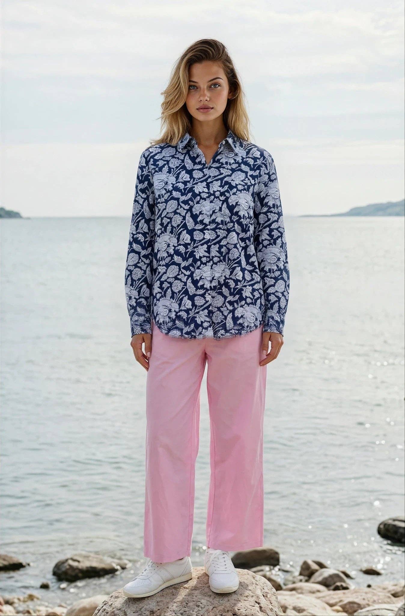 and for Good - Good Boyfriend Shirt - Madison Floral Navy: Navy / S/M