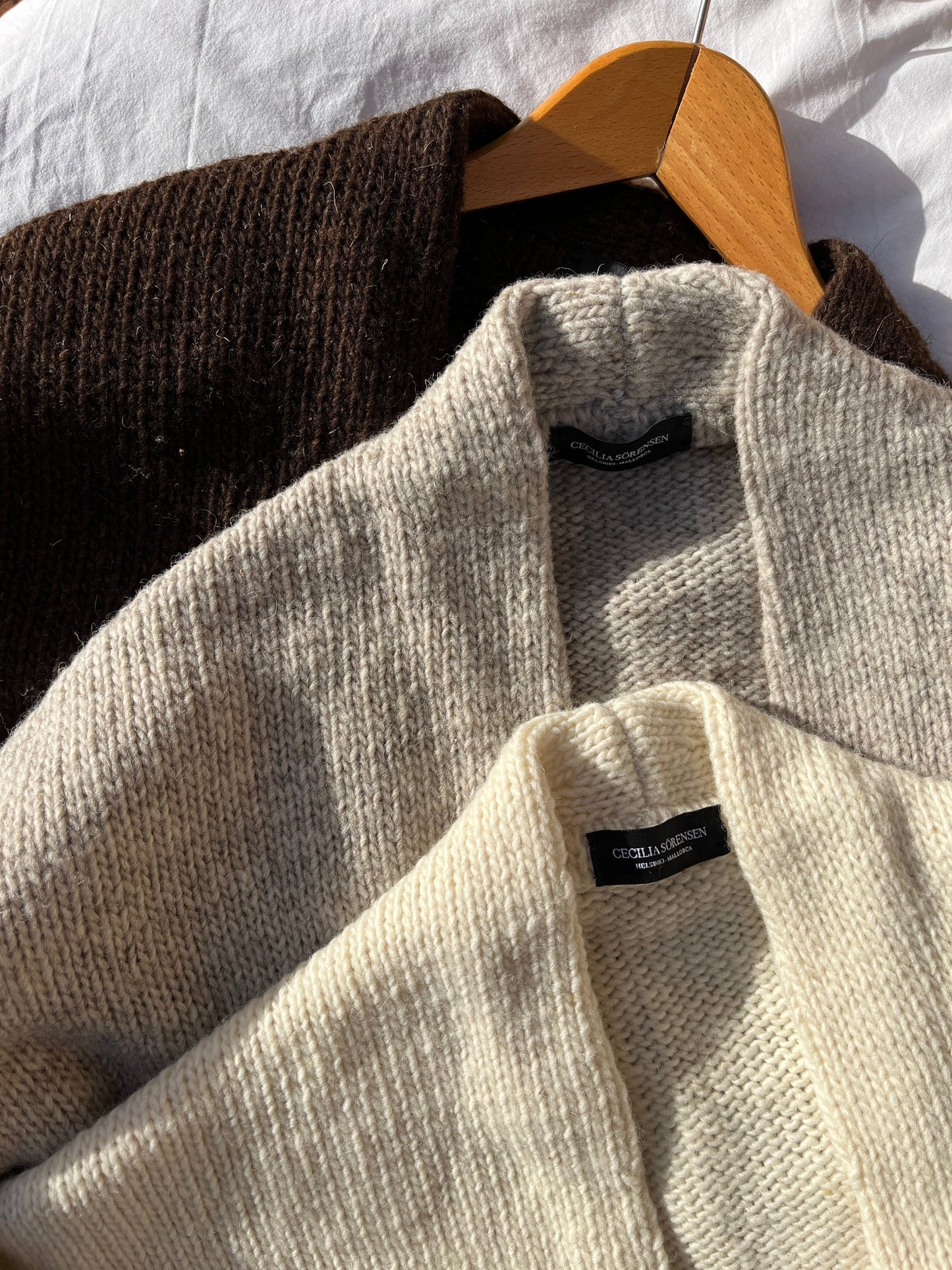 CECILIA SÖRENSEN - 900 CARDIGAN - Artisan Undyed Wool Spain: Natural white / S/M