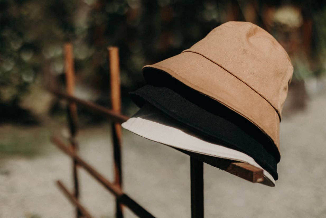 WEST VON - Brady | Short Brim Bucket Hat: Cream / Small