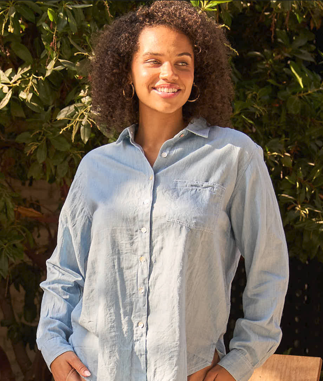 and for Good - Good Boyfriend Shirt - Chambray Light Wash: Chambray Light Wash / XS