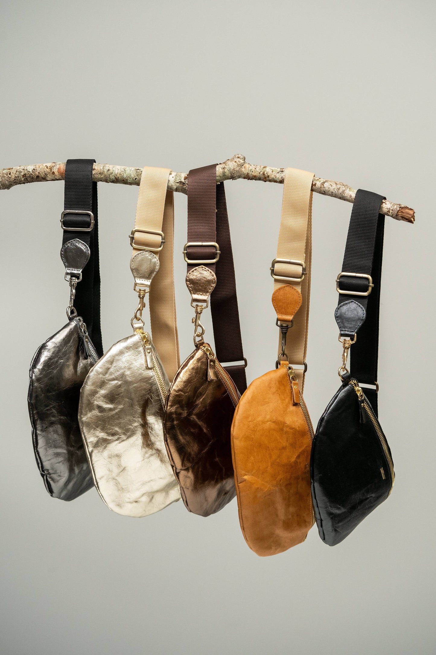 Uashmama - SLING BODY BAG: Woven Black