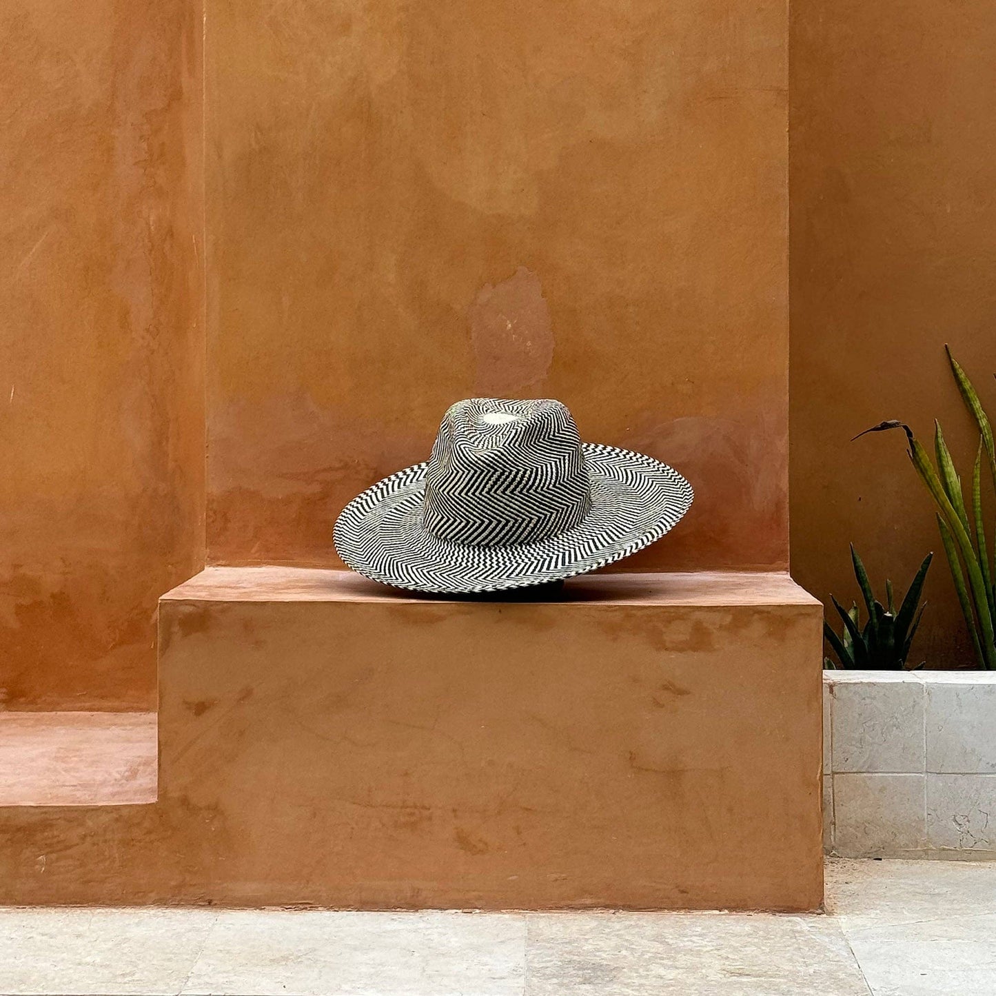 Friends of Friends Hat Co - La Playa: Black & Natural / Small