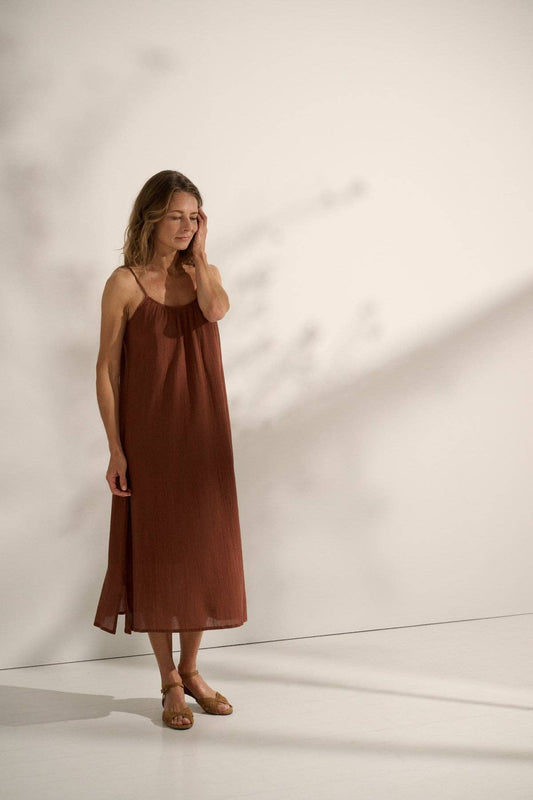 moshi moshi mind - Cave dress gauze: Dark terracotta / S