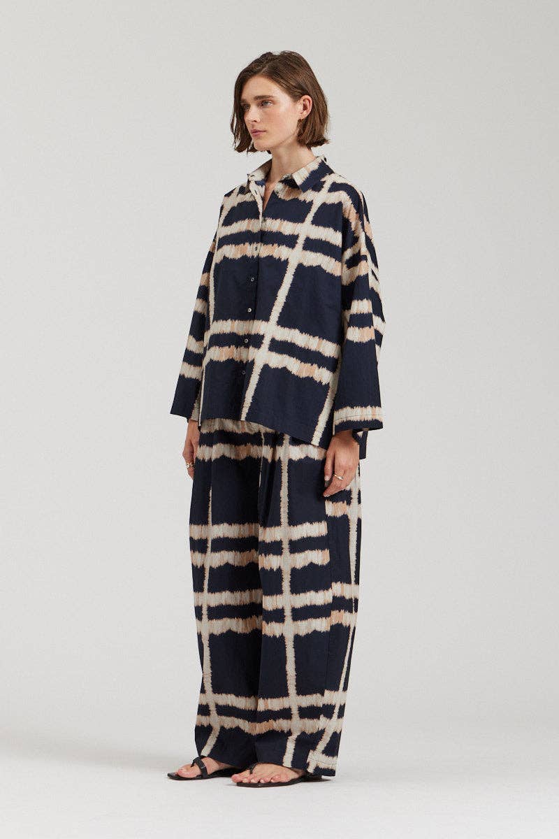there. elsewhere - Oversized Cotton Print Shirt: Ink / Small/Medium