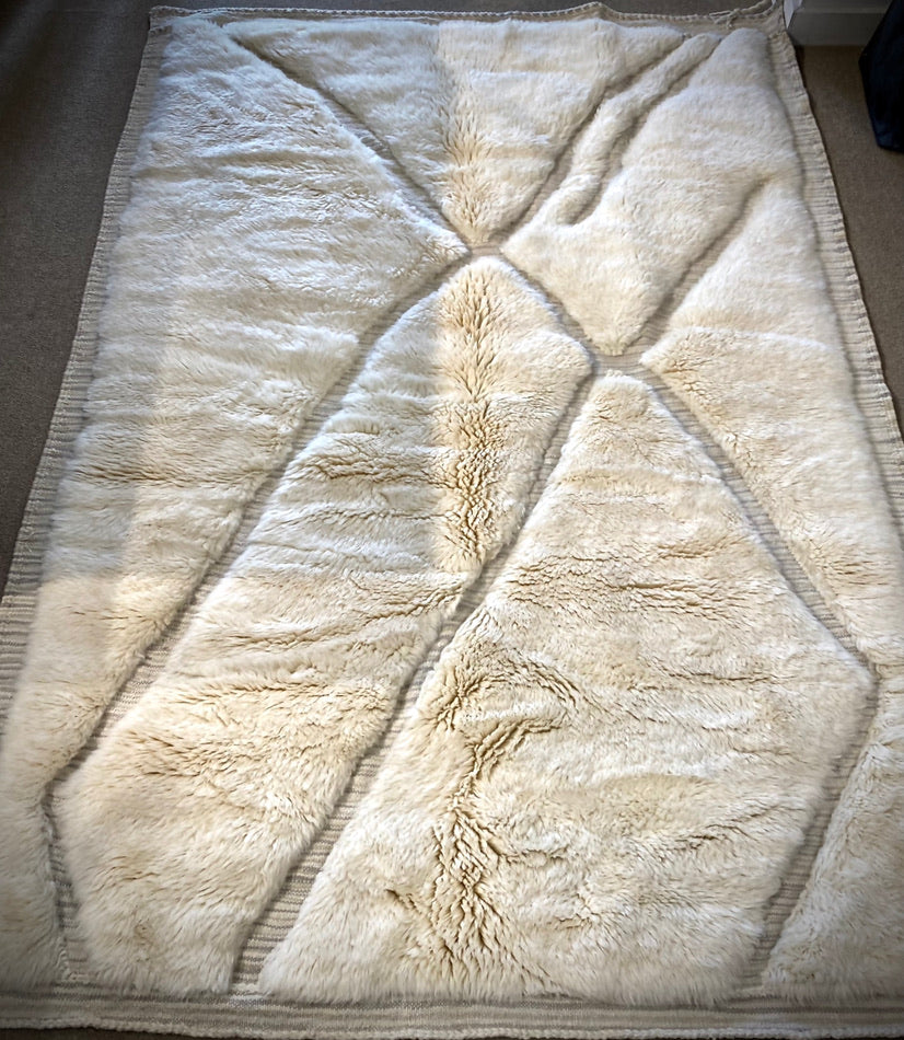 Plush silky wool Beni Moroccan carpet from Morocco. 5' x 7'