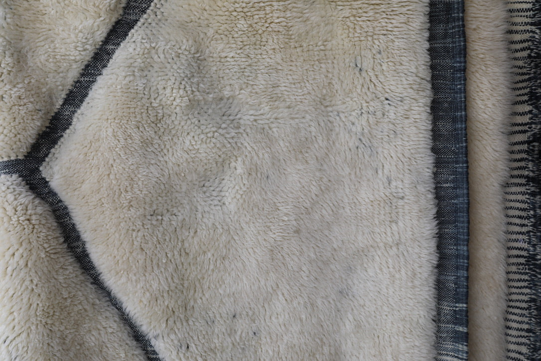 Plush silky wool Beni Moroccan carpet from Morocco. 5' x 7'