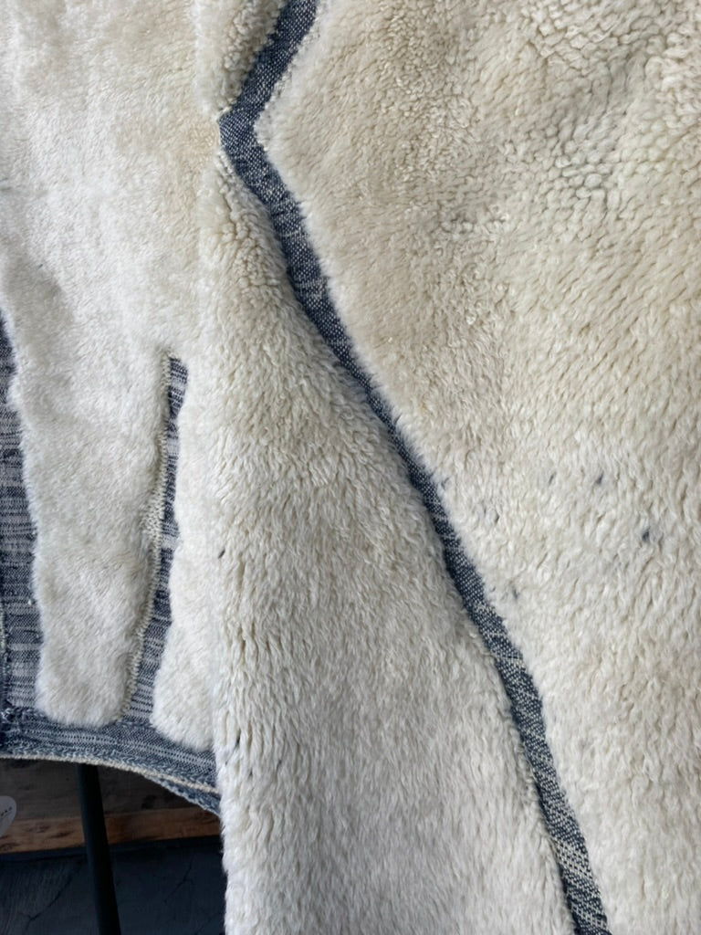 Plush silky wool Beni Moroccan carpet from Morocco. 5' x 7'