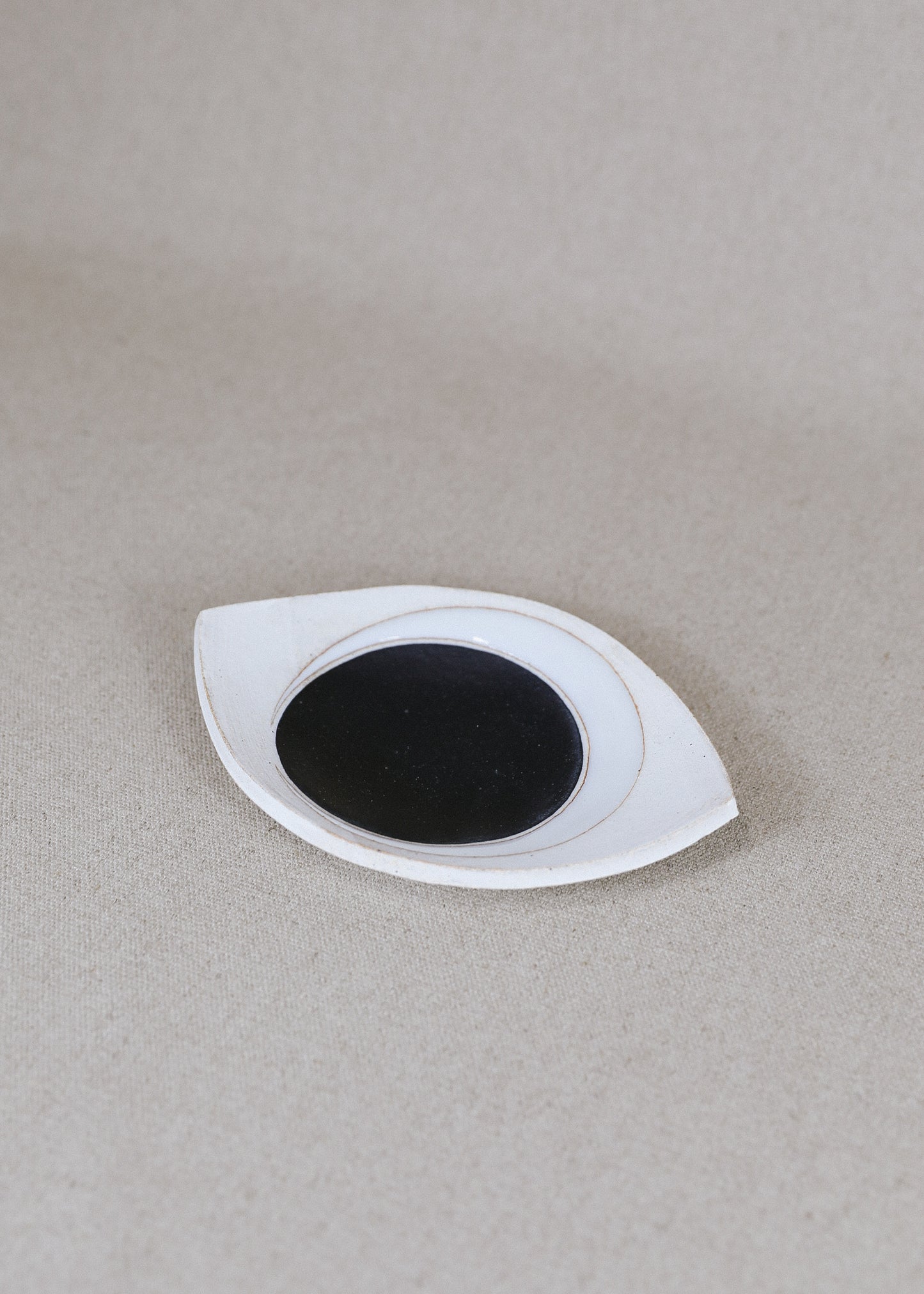 Mquan Medium Dish Eye: Crescent Indigo